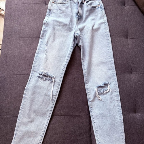 Stradivarius high-waist jeans with rips, size 34, like new