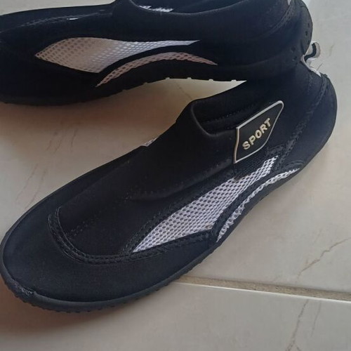 Water shoes unisex, new, size 38, black