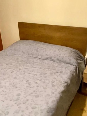 Κρεβάτι διπλό με στρώμα και κομοδίνο μεταχειρισμένο, 1,40x2,00 μ μοριοσανίδα
