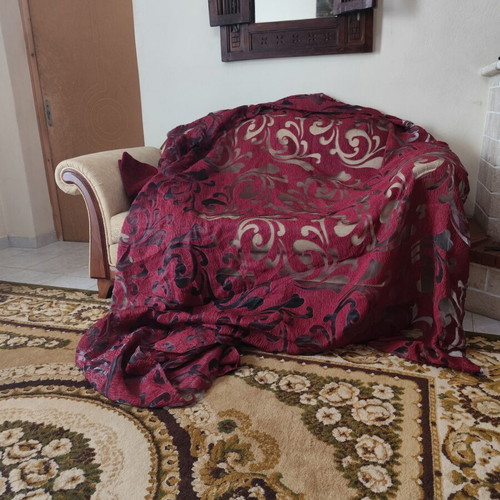 Bordeaux curtain like new with polyester design 2.77×2.77