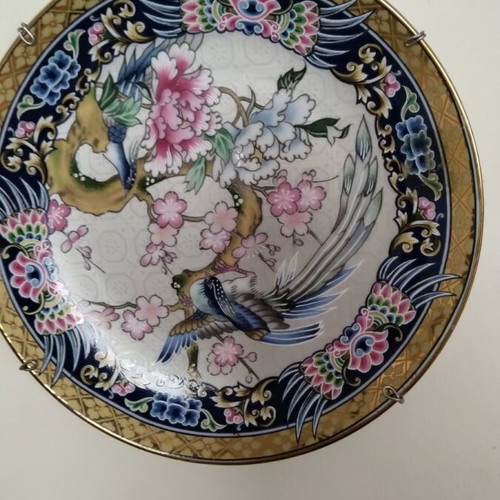 Collection of 3 decorative porcelain wall plates like new