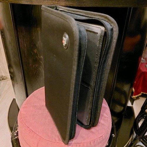 Fabric CD/DVD case like new for 48 discs in black color