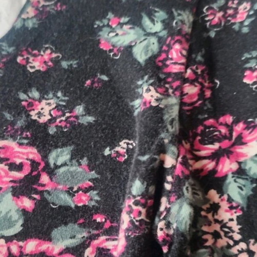 Flower crop top used, long sleeve black with pink flowers, size M