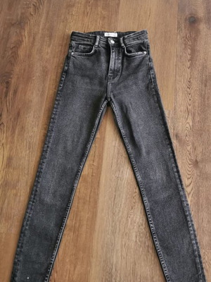 Zara jeans used, slim cut, mid waist, size 34, black