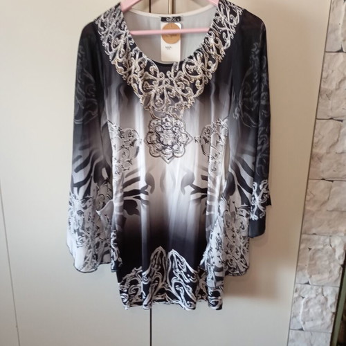 Blouse women's size M new, colorful, light and airy