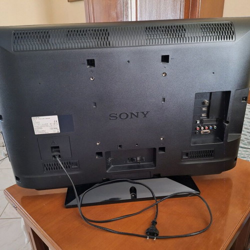 Sony Bravia 32'' KDL32BX340 TV used with remote and stand