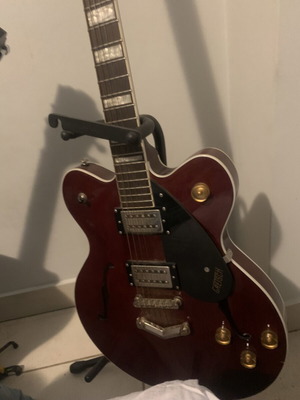 Gretsch G2622 Streamliner electric guitar used, double cut, laurel fretboard, burnt orchid