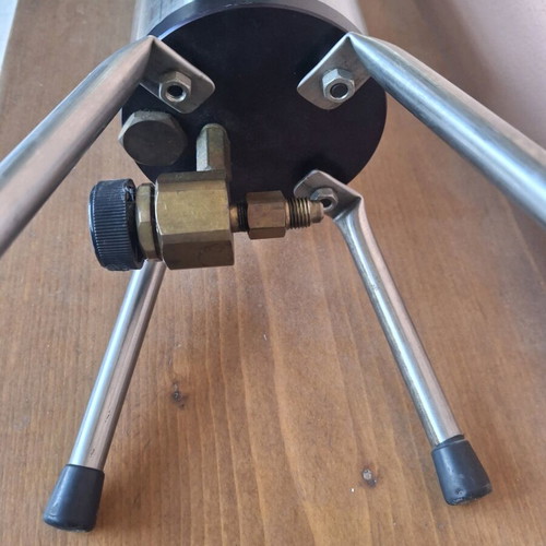 WIGAM Refrigerant Charging Cylinder used with Measurement Scale