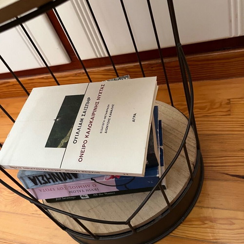 Decorative metal shelf with two shelves like new