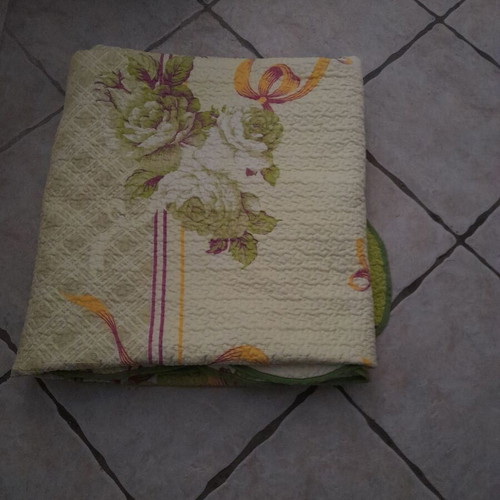 Double quilt like new, green with patterns, 210x220 cm