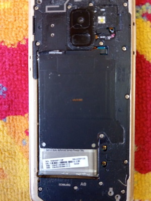 Samsung A8 2018 μεταχειρισμένο για ανταλλακτικά, παίρνει ρεύμα