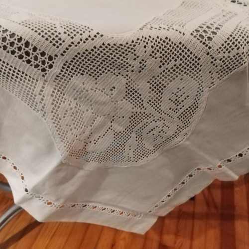 Tablecloth with handmade knitted details new