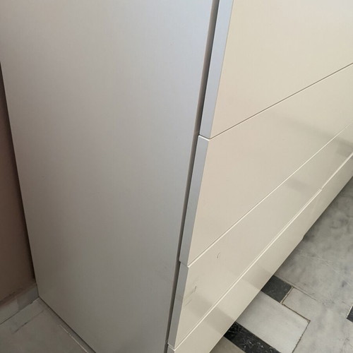 Lacquered white chest of drawers like new