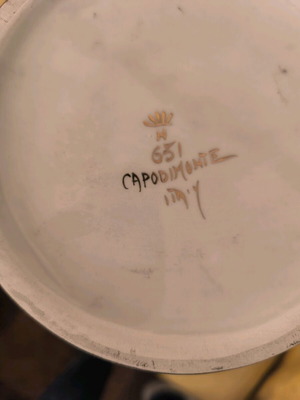 Decorative container in excellent condition