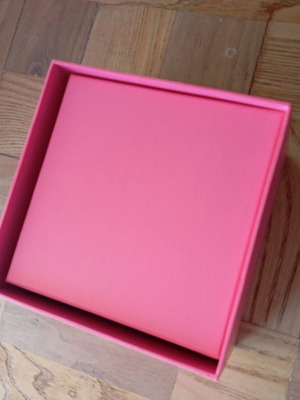 Decorative boxes set of three sizes like new
