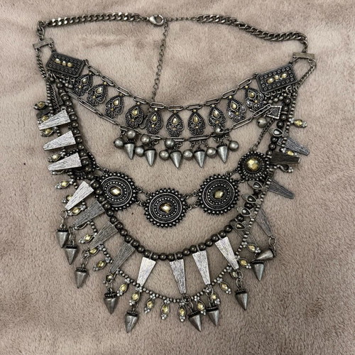 Zara necklace like new, gray and silver