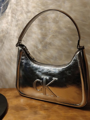 Calvin Klein τσάντα χειρός ασημί καινούργια, αυθεντική