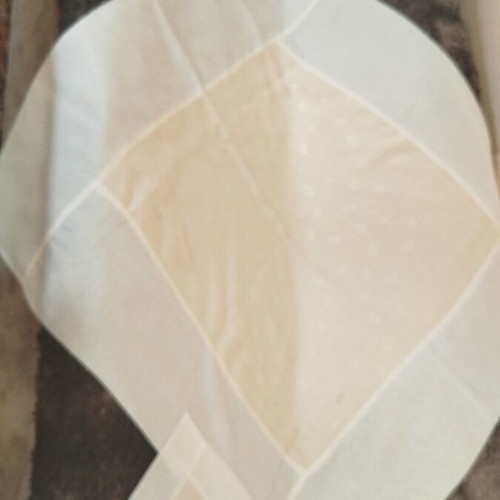 Table linen set with two smaller mats for table like new