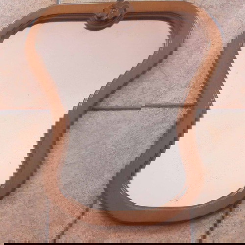 Ξύλινος καθρέφτης τοίχου με διακοσμητικό ρόδακα ξυλόγλυπτο μεταχειρισμένος 52x60 εκ.