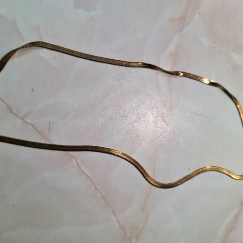 Necklace chain like new, thin gold color