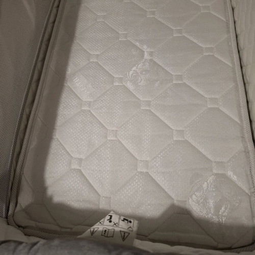 Baby cot like new with anatomical mattress and rocking legs