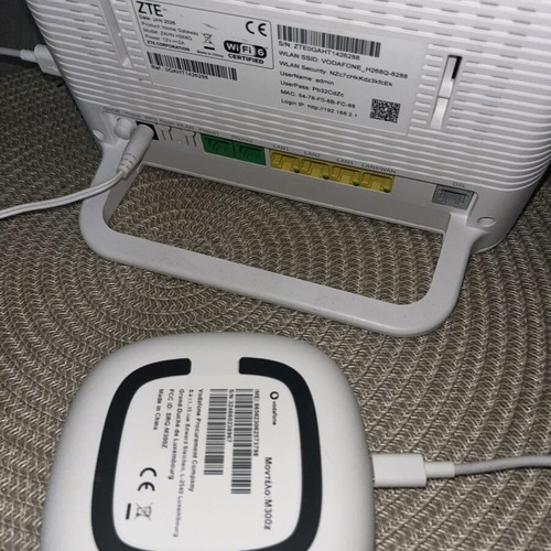 4G LTE Wi-Fi Router Set with SIM Card Dock and Power Adapter
