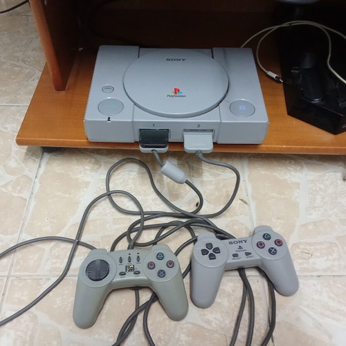Sony PlayStation 1 SCPH-7502 console, complete set