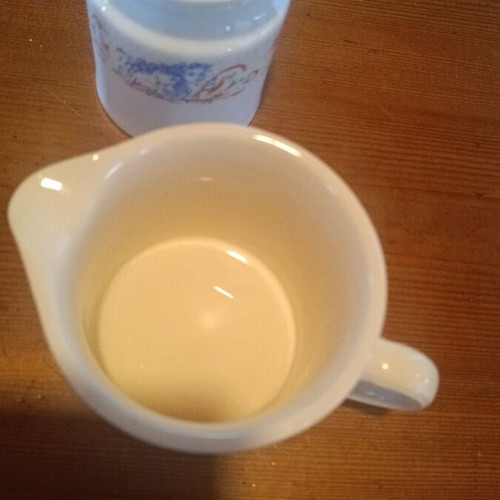 Tea and coffee set like new with creamer and sugar container