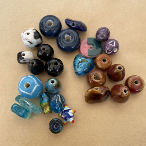 Pack of glass and ceramic beads, various sizes and shapes