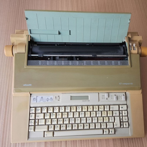 Olivetti ET Compact 65 electromechanical typewriter 1988