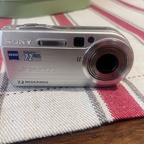 Sony camera 7.2 megapixels like new, silver