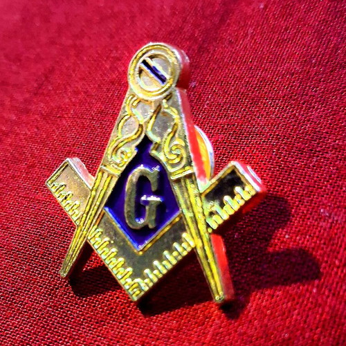 Metal Gold-Plated Masonic Pin new