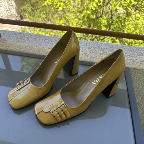 Prada Vintage 90s Leather Block Heel Pumps EU39 used, gold