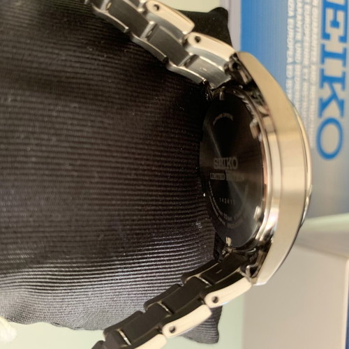 Seiko 140th Anniversary Ladies Watch like new, white and blue