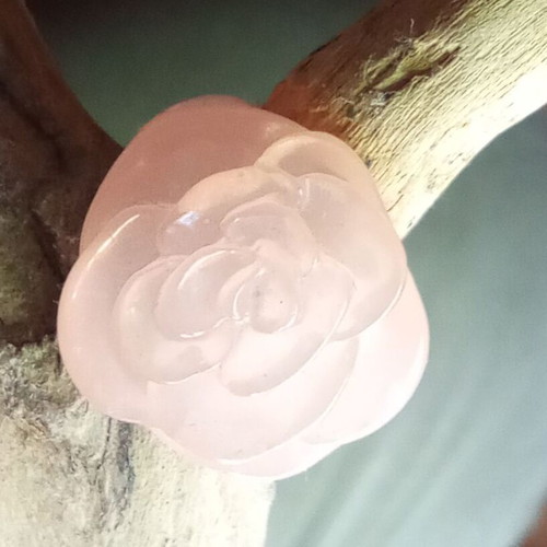 Rose Quartz Ring like new, rose-shaped