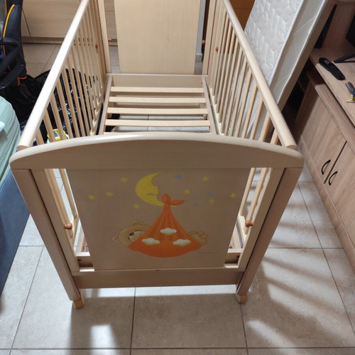 Crib used, missing one drawer underneath