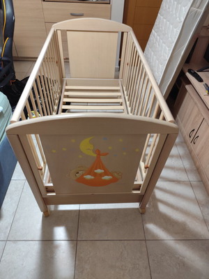 Crib used, missing one drawer underneath