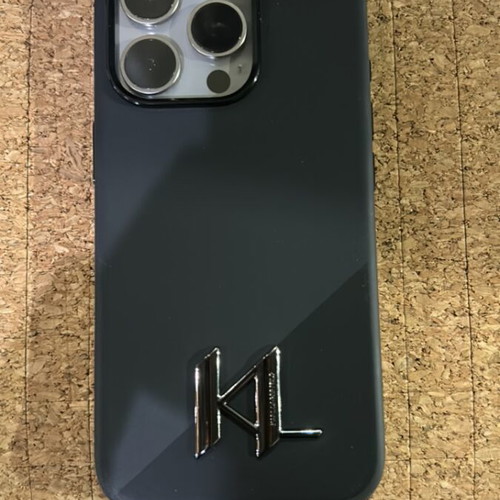 IPhone 16 Pro 128GB like new, scratch-free with case and screen protector