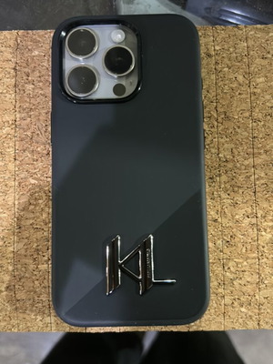 IPhone 16 Pro 128GB like new, scratch-free with case and screen protector