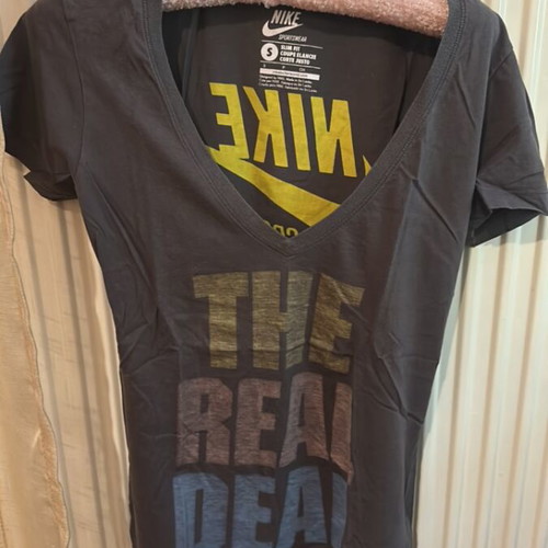 Nike T shirt size S gray like new
