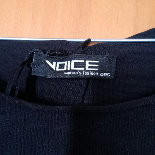 T shirt black with asymmetric cut like new, size medium