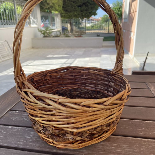 Straw basket like new