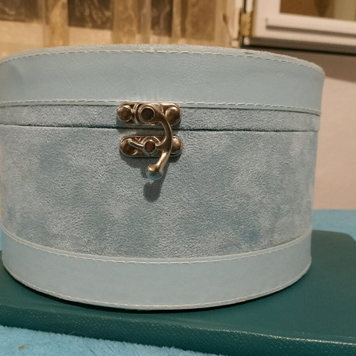 Storage box new velvet with storage space