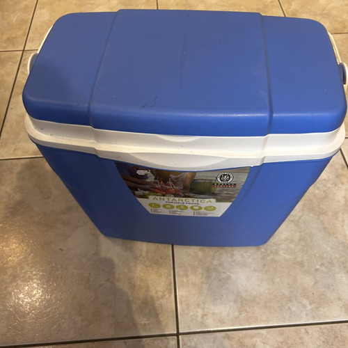 Portable sea cooler like new, blue plastic with handle lock