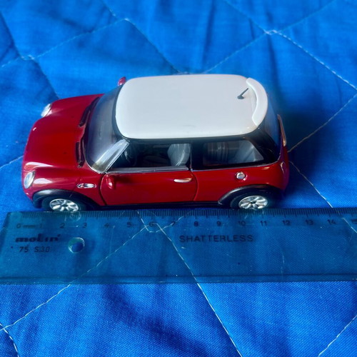 Mini Cooper S miniature model like new, scale 1:28