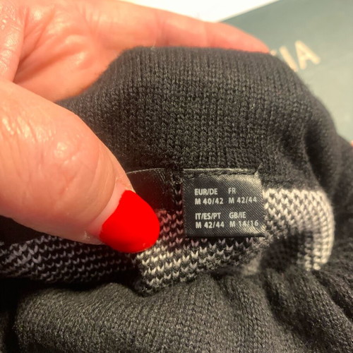 Women's knitted black and white skirt like new, size M