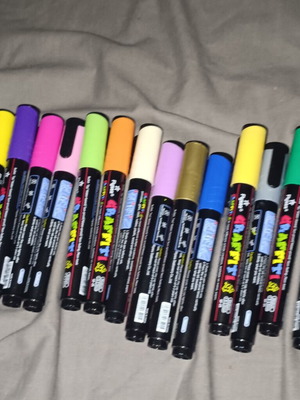 Liquid paint markers, set of 17