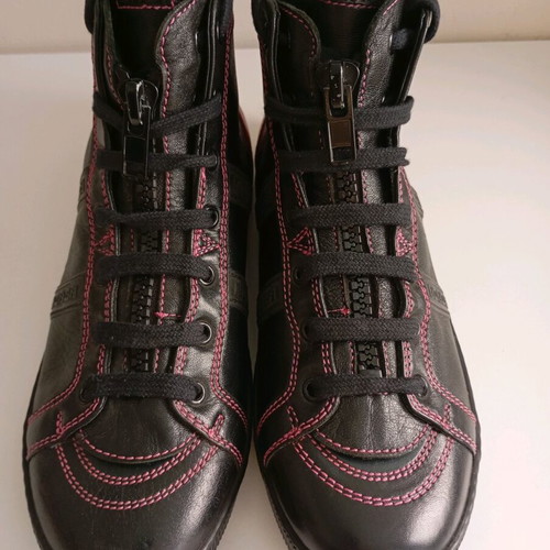 Fendi women's ankle boots like new, leather, size 39, black with pink