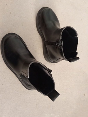 H&M Chelsea boots size 25 like new, black