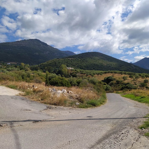 Plot of land 9,200 sqm suitable for construction in Kyparissia Messinia with view